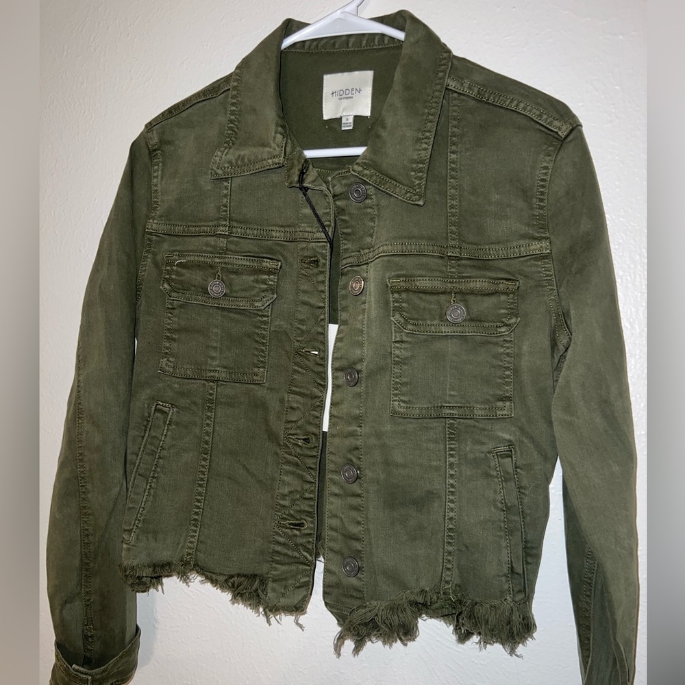 VICI crop distressed jean jacket